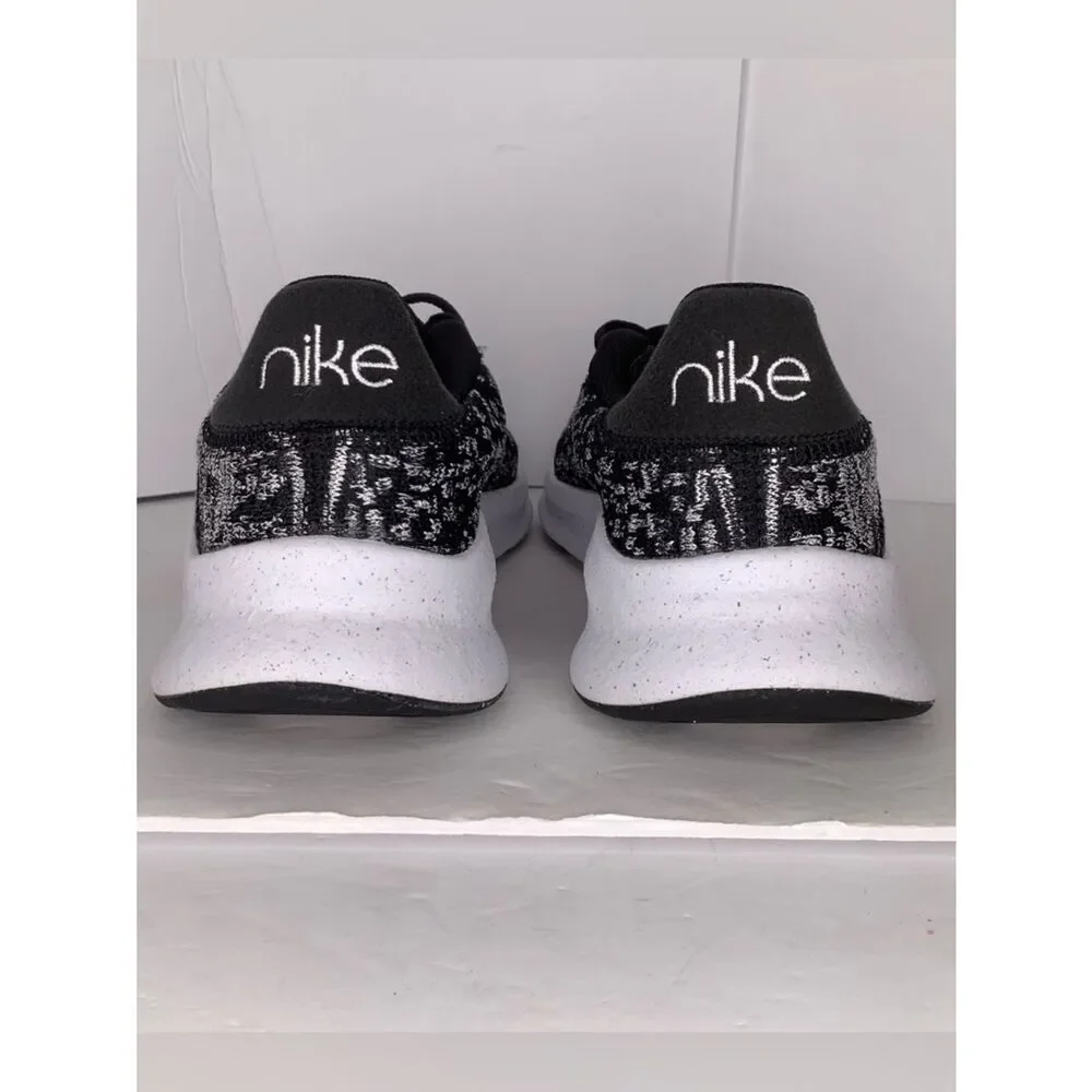 Nike Black/White Cross Training Running Women’s Low Top Sneakers Sz 7